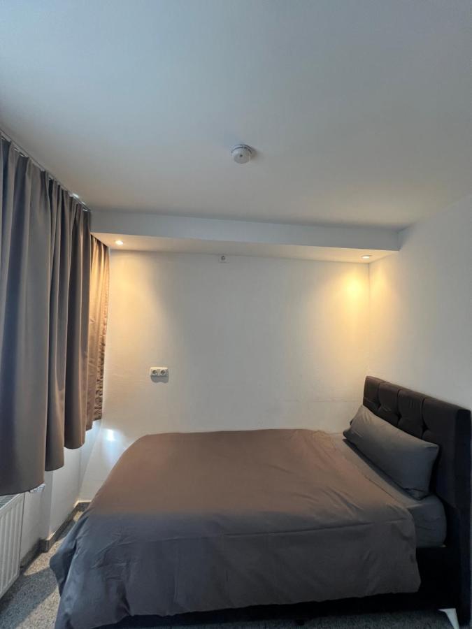 Budget Rooms Just For Sleeping - Digital Access Colonia Exterior foto