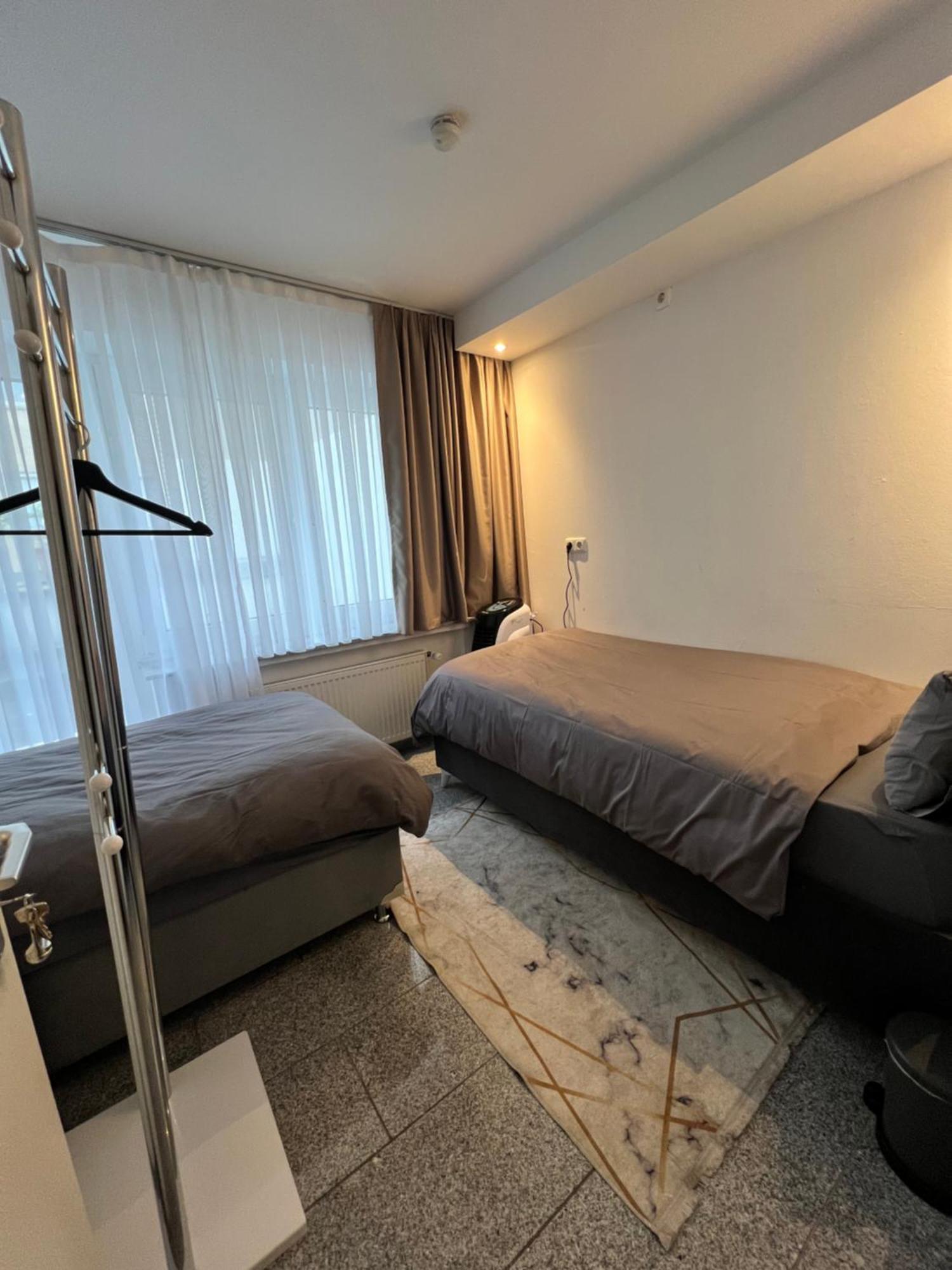 Budget Rooms Just For Sleeping - Digital Access Colonia Exterior foto